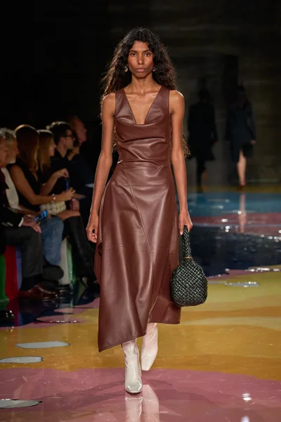 Look 25